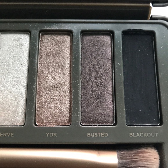 Urban Decay Naked 2 eyeshadow palette - Picture 5 of 5